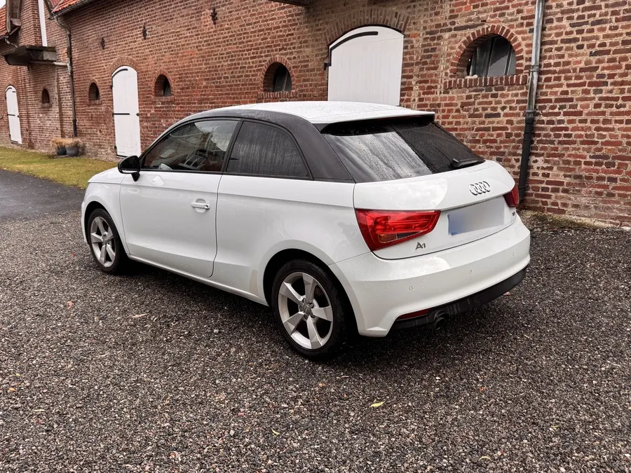 Audi A1, vue arrière, vitres teintées par DarkTeinte