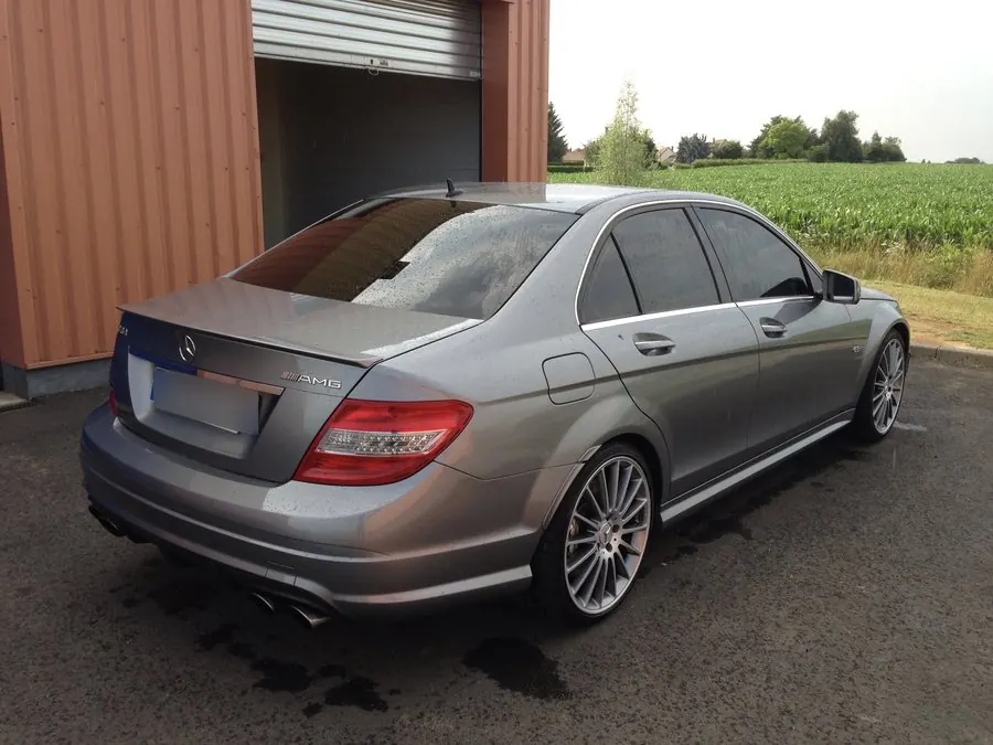 Mercedes Classe C AMG, vue arrière, vitres teintées par DarkTeinte