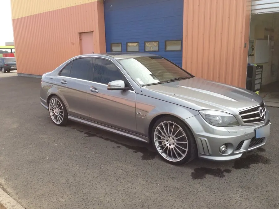 Mercedes Classe C AMG, vue avant, vitres teintées par DarkTeinte