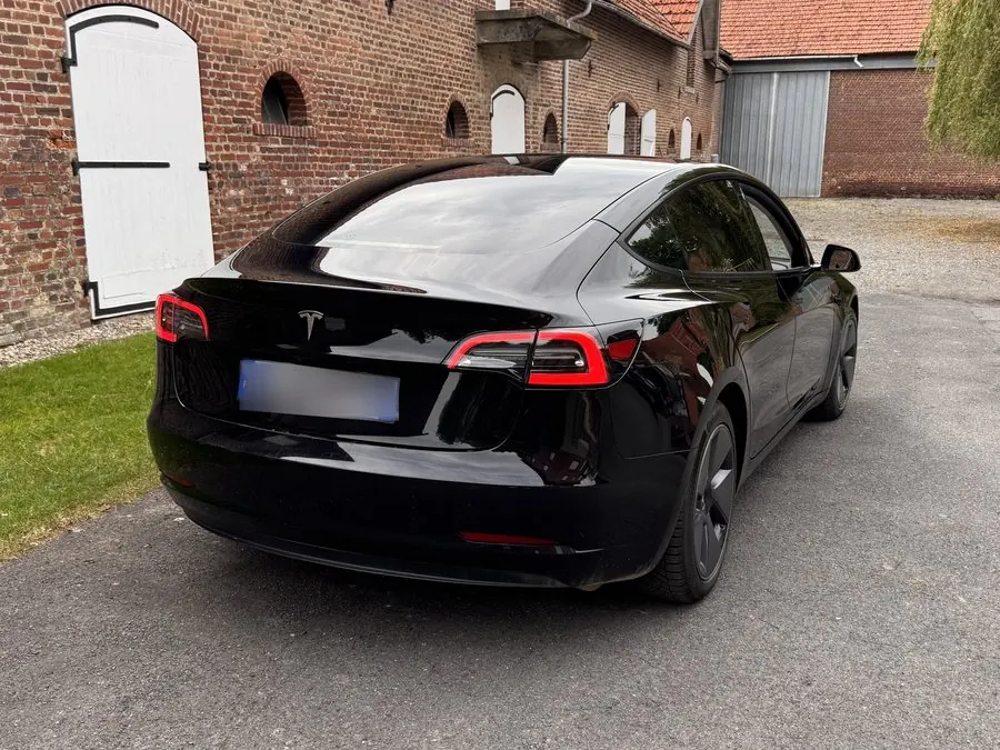 Tesla Model 3 avec vitres teintées par DarkTeinte